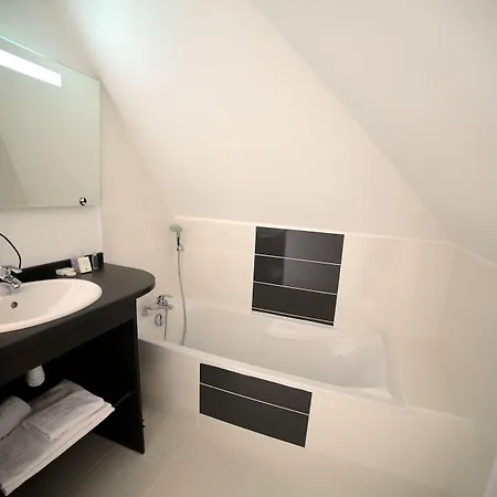 Hotel Restaurant Le Lion D'or Saint-Hilaire-du-Harcouët