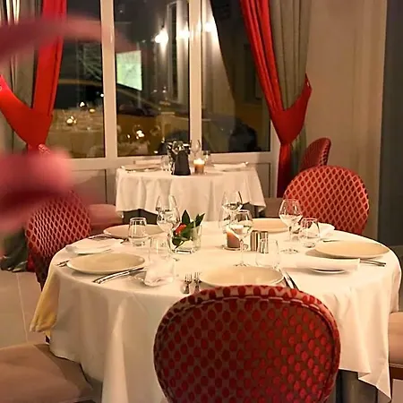 Hotel Restaurant Le Lion D'or Saint-Hilaire-du-Harcouët