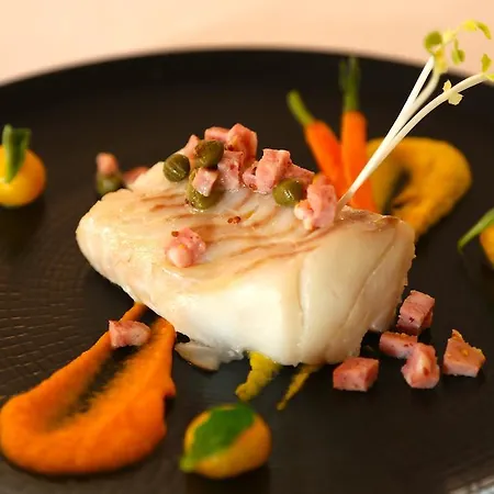 호텔 Restaurant Le Lion D'or Saint-Hilaire-du-Harcouët