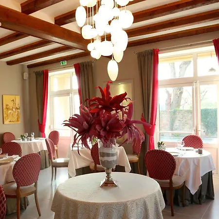 Hotel Restaurant Le Lion D'or Saint-Hilaire-du-Harcouët