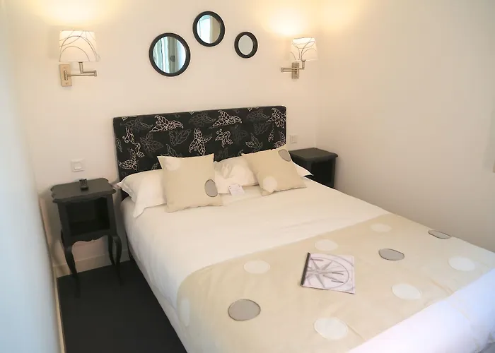 Hotel Restaurant Le Lion D'or Saint-Hilaire-du-Harcouet