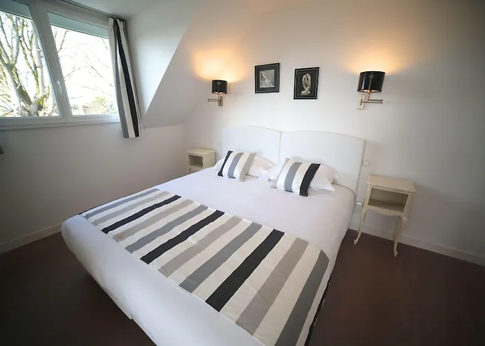 Hotel Restaurant Le Lion D'or Saint-Hilaire-du-Harcouet