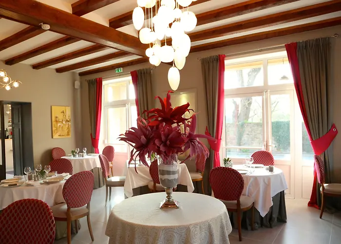Hotel Restaurant Le Lion D'or Saint-Hilaire-du-Harcouët