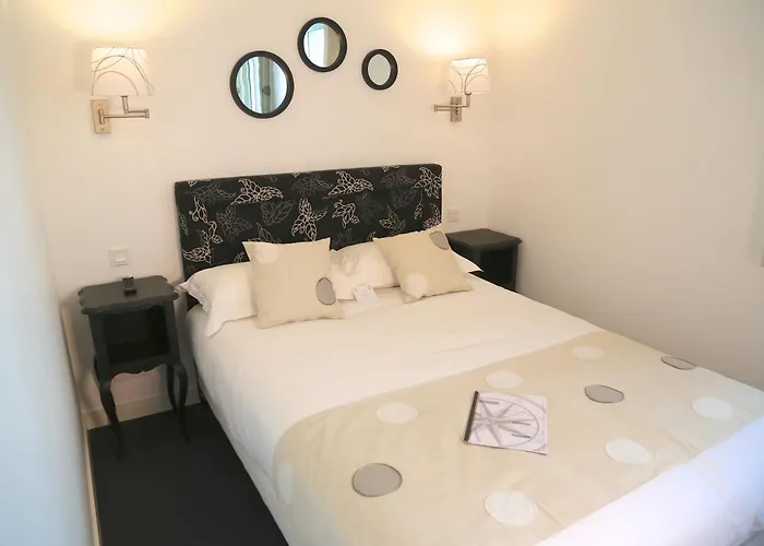 Hotel Restaurant Le Lion D'or Saint-Hilaire-du-Harcouet